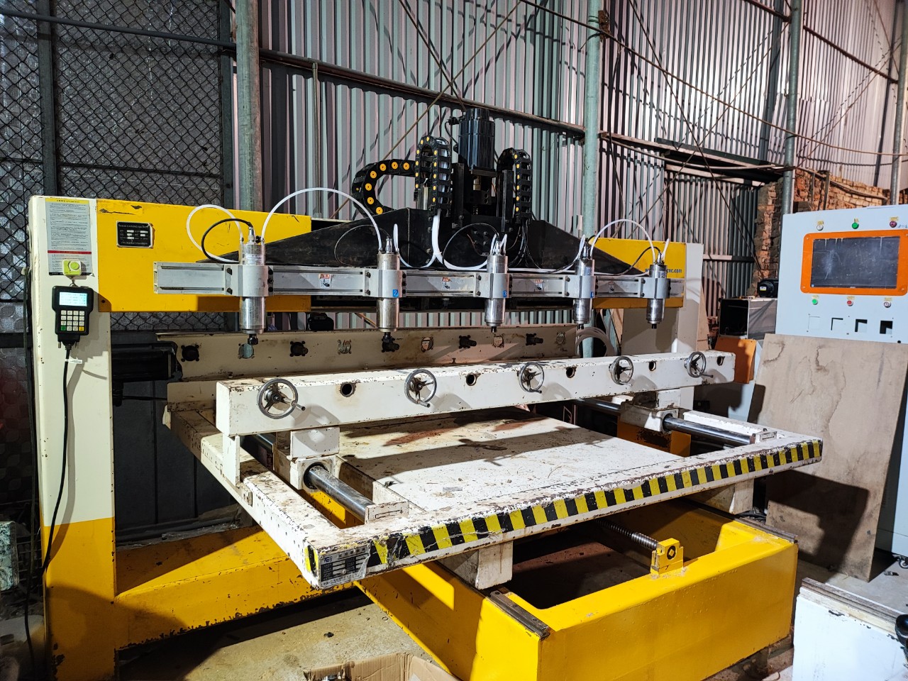 máy tượng cnc 5 đầu