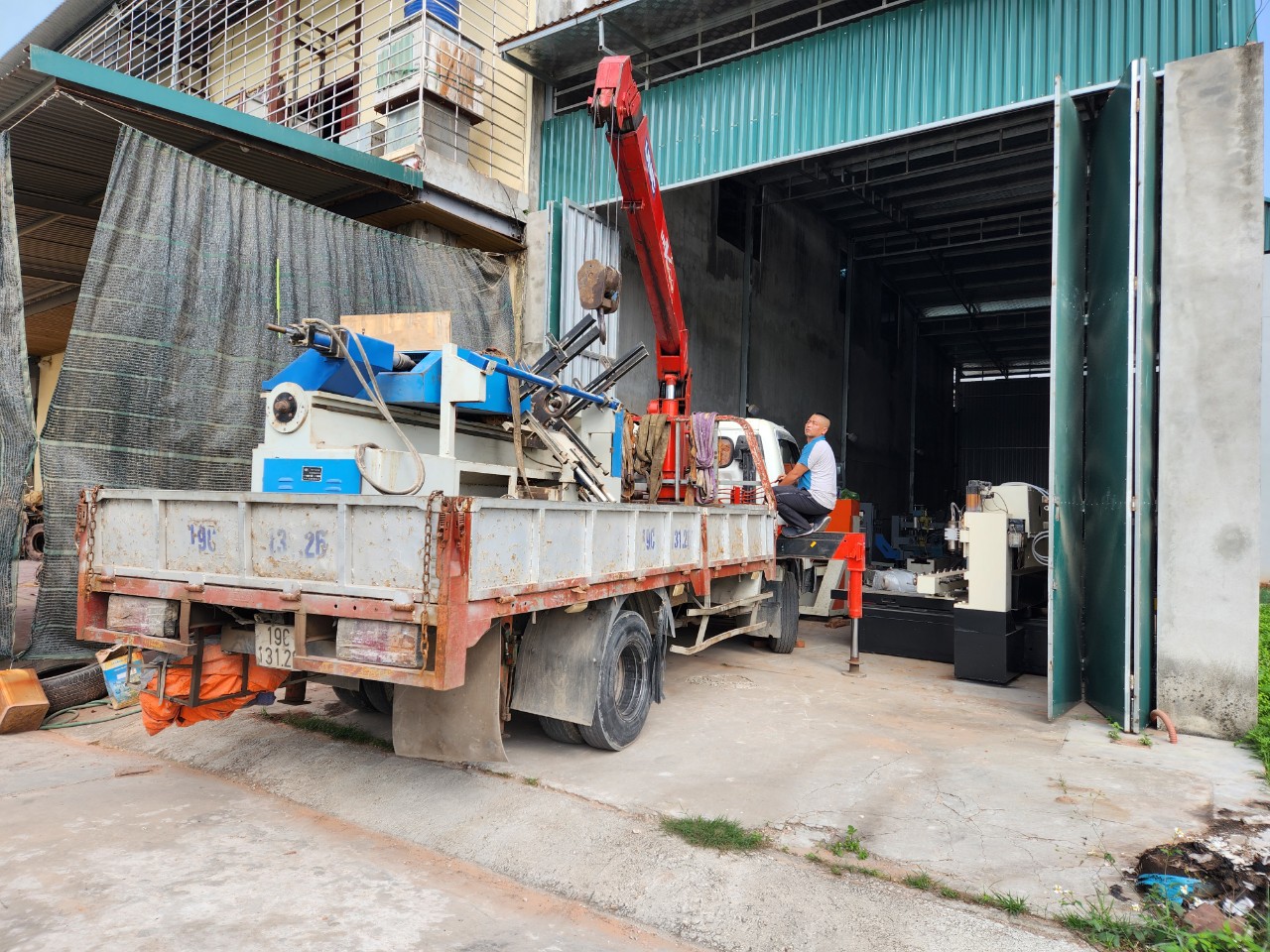Giao máy tiện gỗ CNC cấp phôi tự động Thường Tín-HN ngày 24-01-2024